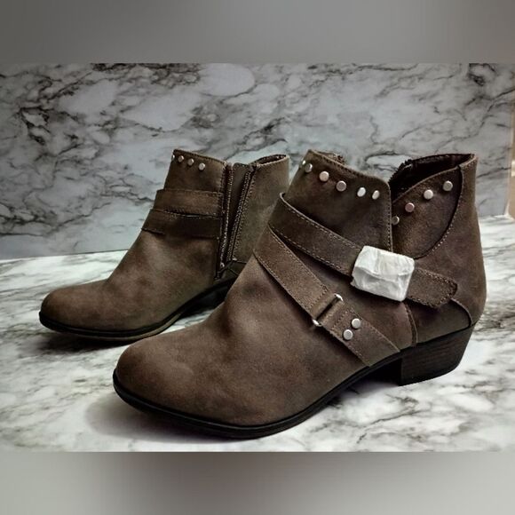 a.n.a Shoes - ANA Alford Brown Faux Suede Ankle Boot Size 7.5